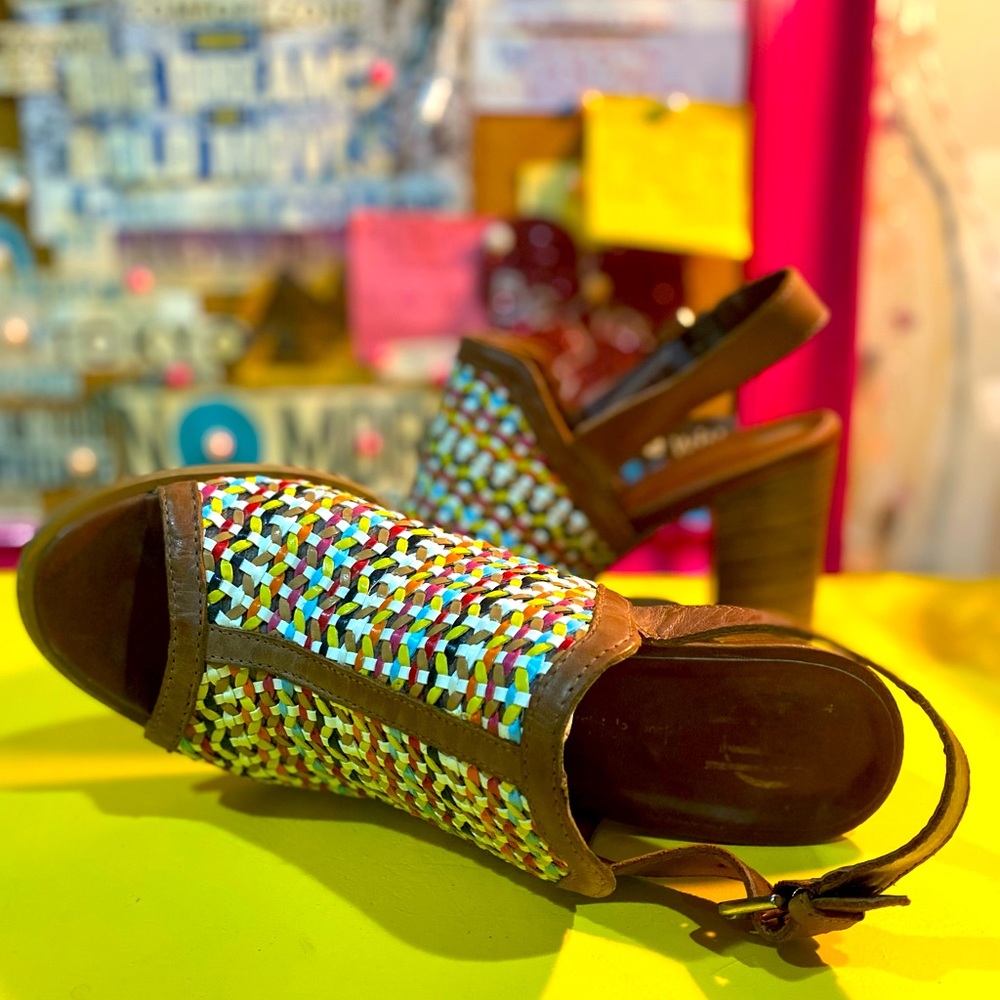 HOUSE OF HARLOW 1960 multicolored braided leather stacked heel sandals.
